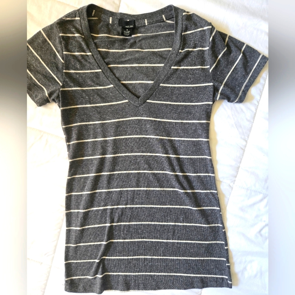 Wet Seal Gray and White Fitted Short Sleeve Striped Cotton Blend Tee Size Medium
